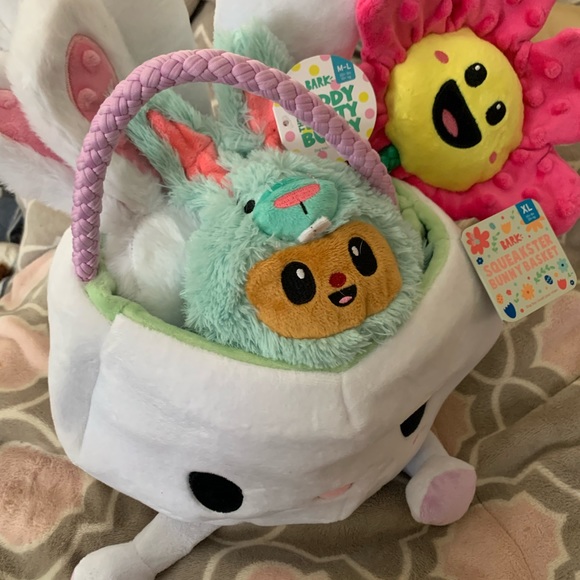 NEW XL BARK SQUEACKSTERS BUNNY BASKET.❤️DON’T FORGET YOUR PUP’S EASTER BASKET❣️ - Picture 3 of 11